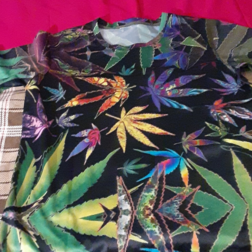 3D tshirt m fits like small
